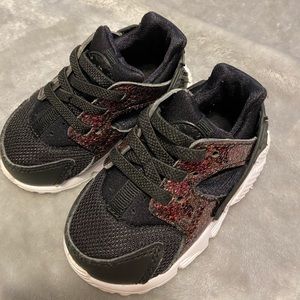 Infant girls Nike’s